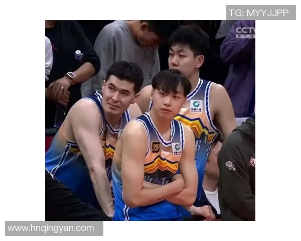 广州男篮与新疆男篮激战正酣谁能在这场对决中笑到最后